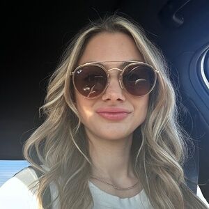 Meet your Posher, Yvette